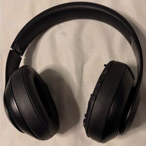 Beats Studio 3 Wireless Headphones - Comfortable Noise-Isolating Design